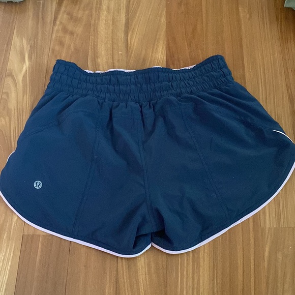 lululemon reversible 3 inch shorts - Picture 4 of 4